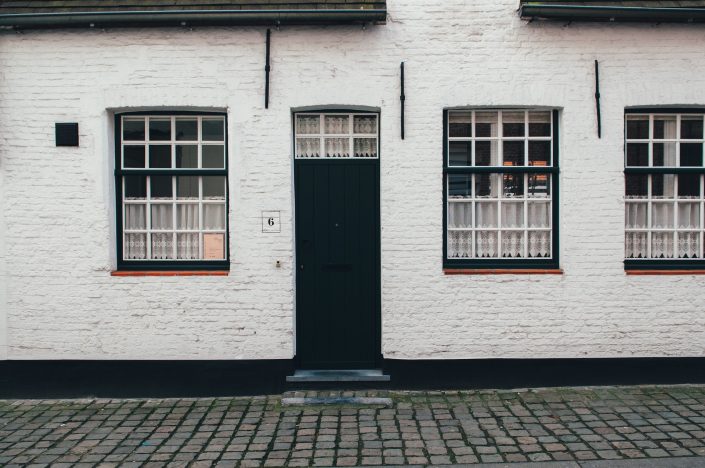 front-door-1246609_1920